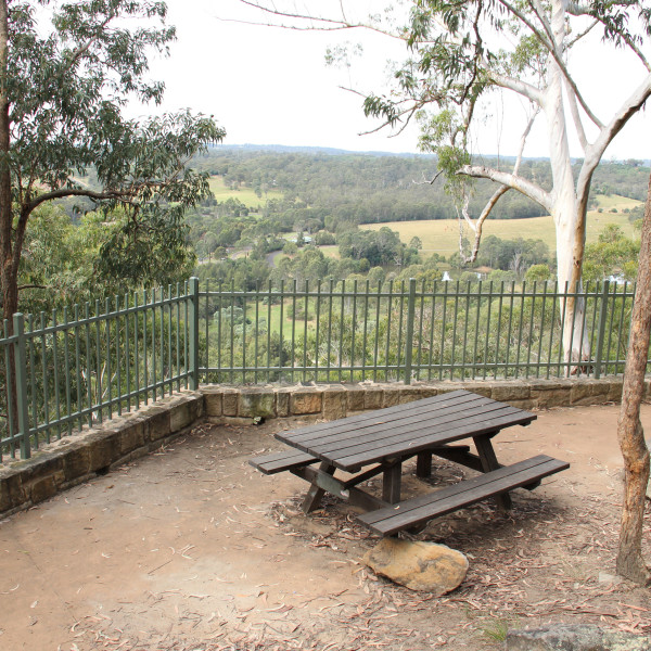 Picnic table at Caleys Lookout - Photographer John Yurasek/DPIE