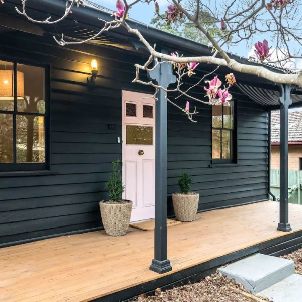 Old Railway Cottage Picton