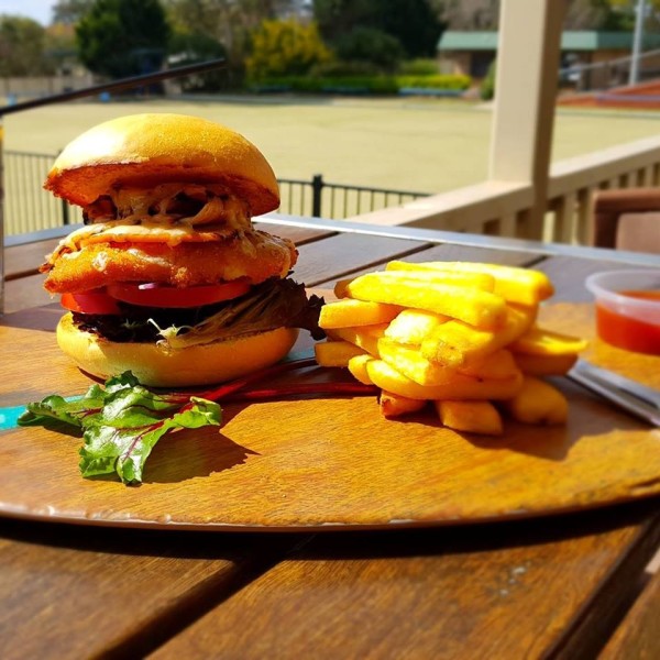 Outdoor dining at Bargo Sportsclub