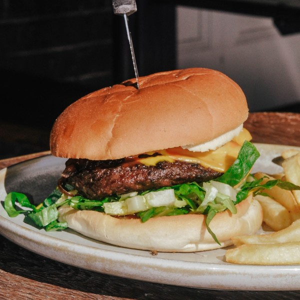 Burger at George IV Inn
