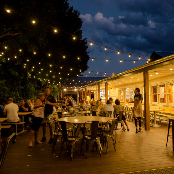 Outdoor dining at George IV Inn