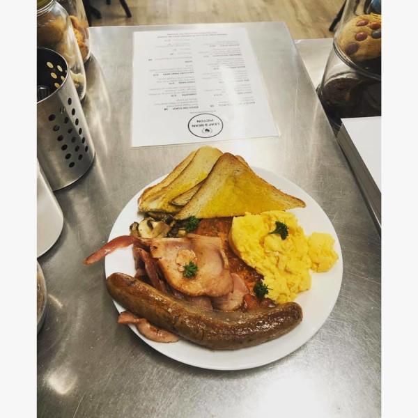 Big Breakfast at Leaf & Bean Cafe