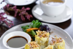 Red Delicious & Co Café and Restaurant